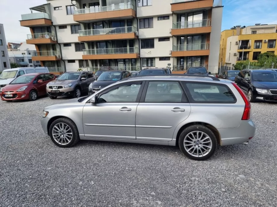 ID:745 - VOLVO V50