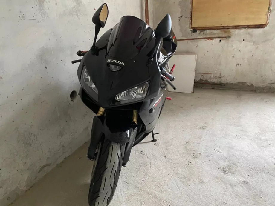 ID:814 - HONDA CBR