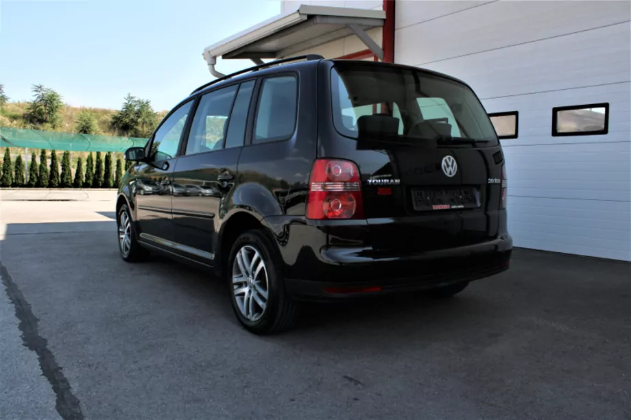 ID:821 - VOLKSWAGEN TOURAN